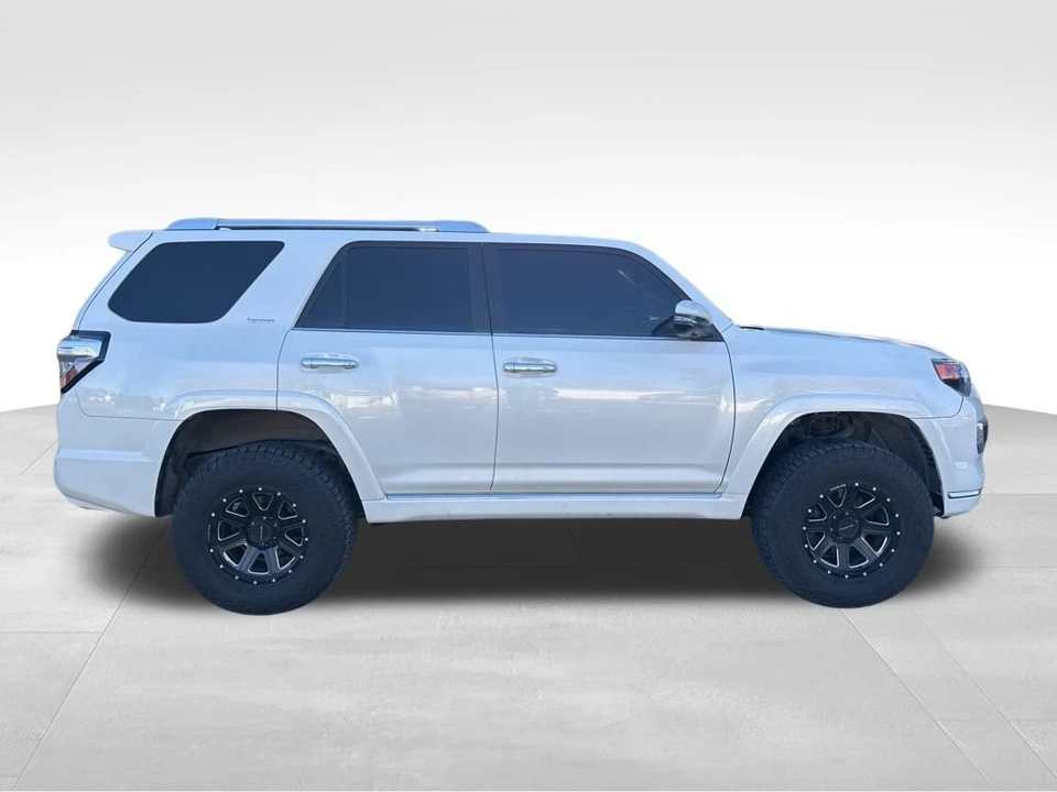 2022 Toyota 4Runner 5th Gen - Image 8 of 12