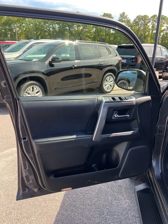 2022 Toyota 4Runner 5th Gen - Image 9 of 12