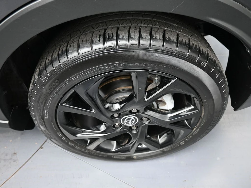 2022 Toyota C-HR - Image 15 of 21
