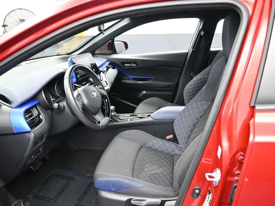 2022 Toyota C-HR - Image 11 of 12