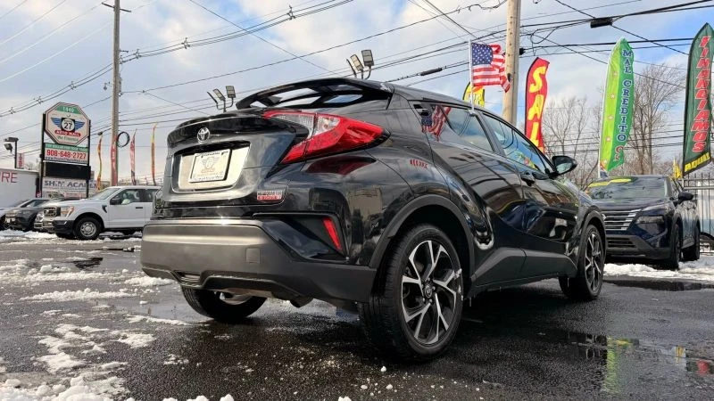 2022 Toyota C-HR - Image 8 of 12