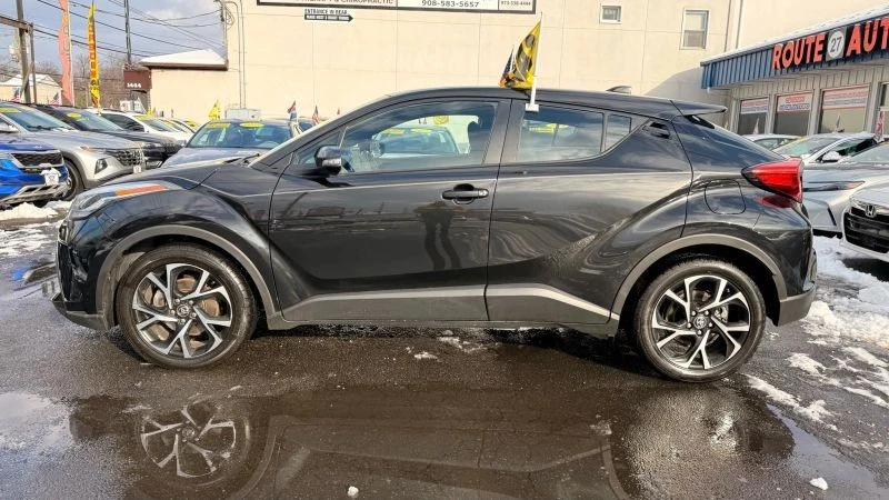 2022 Toyota C-HR - Image 9 of 12