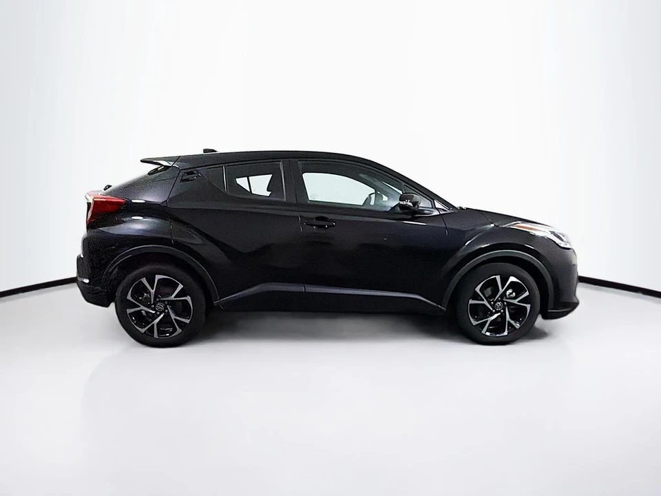 2022 Toyota C-HR - Image 8 of 31