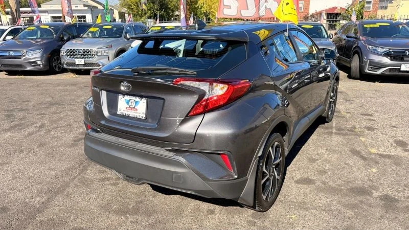 2022 Toyota C-HR - Image 9 of 12