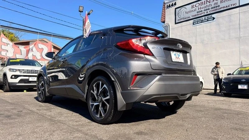 2022 Toyota C-HR - Image 10 of 12