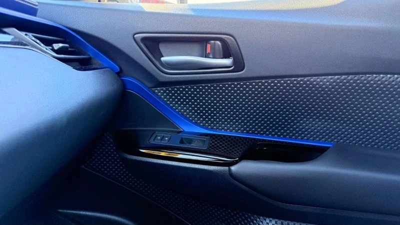 2022 Toyota C-HR - Image 11 of 12