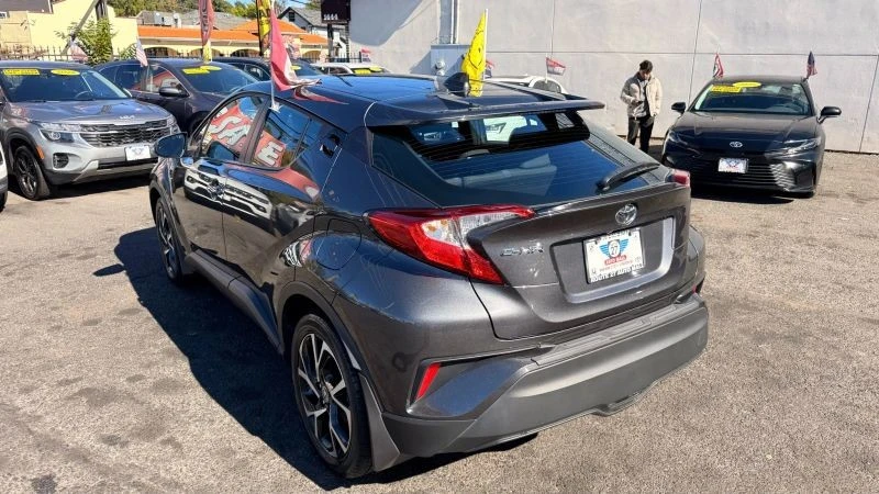 2022 Toyota C-HR - Image 5 of 12