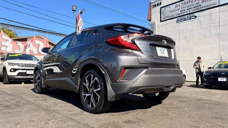 2022 Toyota C-HR - Image 10 of 12