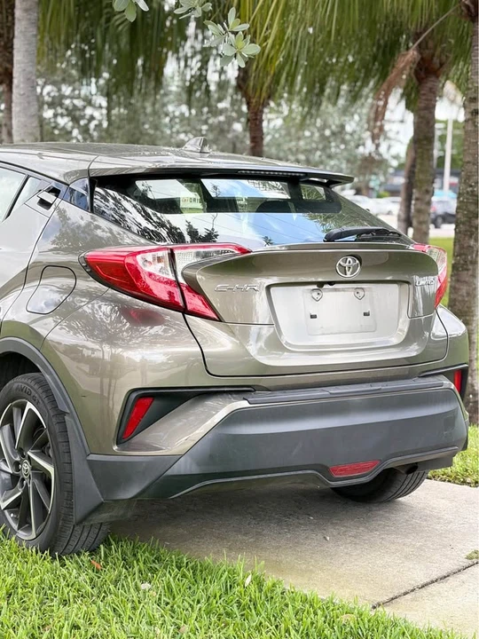 2022 Toyota C-HR - Image 10 of 18