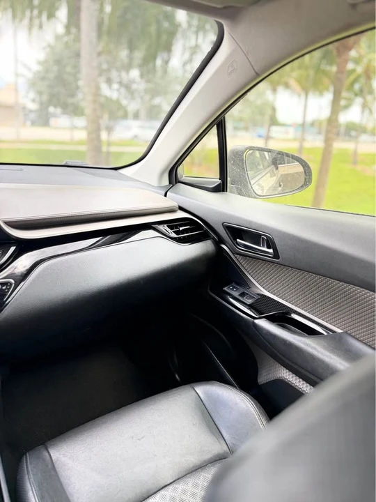 2022 Toyota C-HR - Image 17 of 18