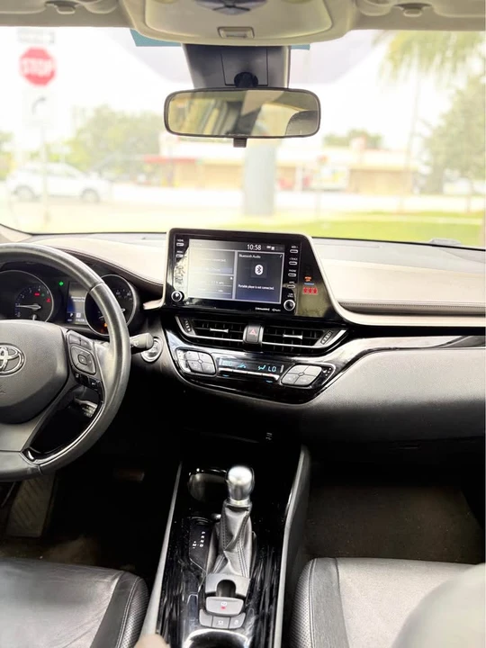 2022 Toyota C-HR - Image 16 of 18