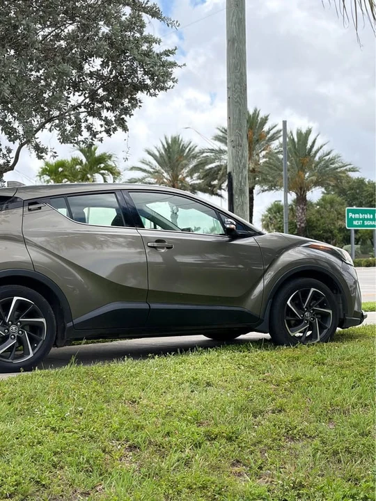 2022 Toyota C-HR - Image 2 of 18