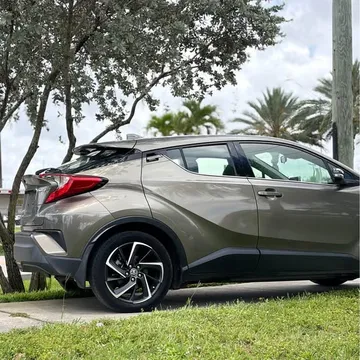 2022 Toyota C-HR XLE
