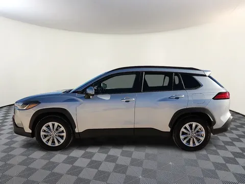 2022 Toyota Corolla Cross - Image 2 of 19