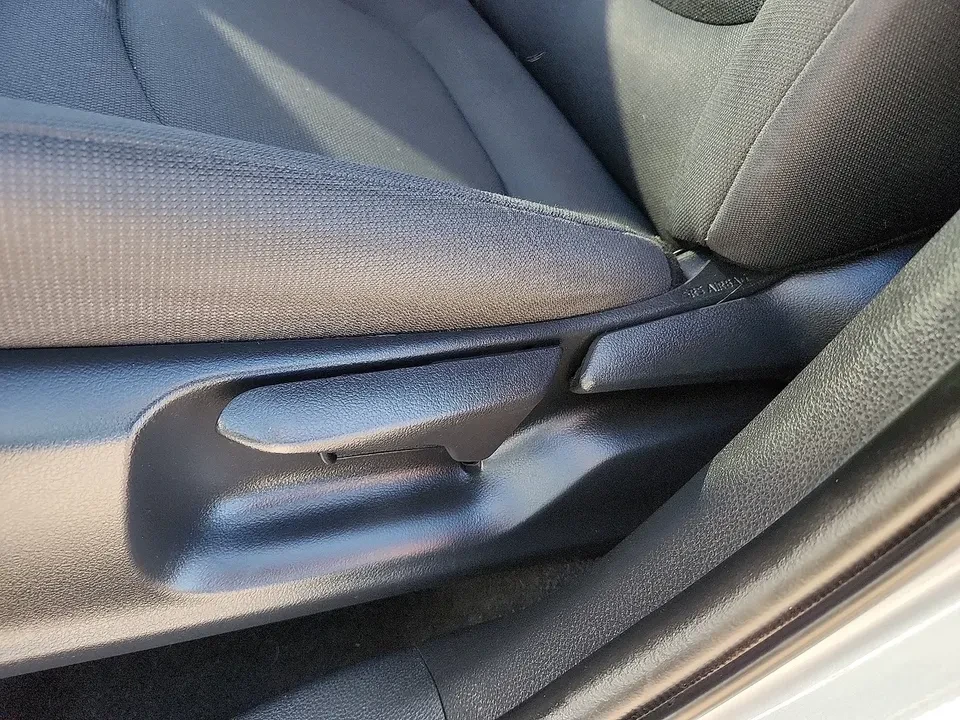 2022 Toyota Corolla Cross - Image 12 of 19