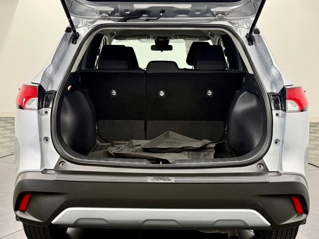2022 Toyota Corolla Cross - Image 13 of 21