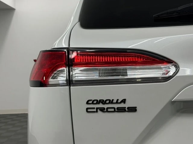 2022 Toyota Corolla Cross - Image 11 of 21