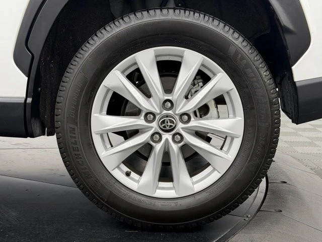 2022 Toyota Corolla Cross - Image 14 of 21