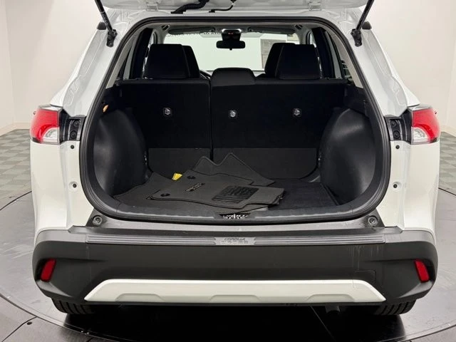 2022 Toyota Corolla Cross - Image 13 of 21