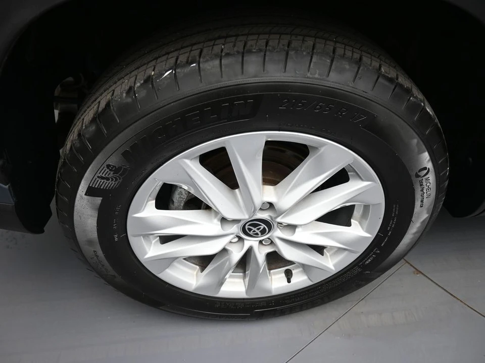 2022 Toyota Corolla Cross - Image 12 of 31