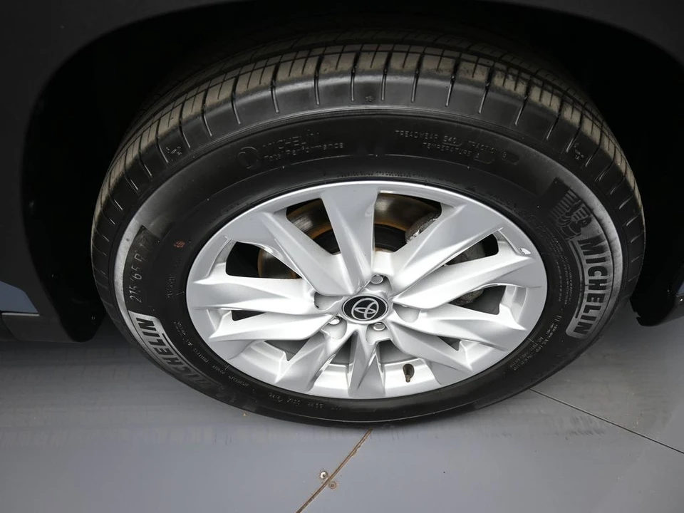 2022 Toyota Corolla Cross - Image 13 of 31