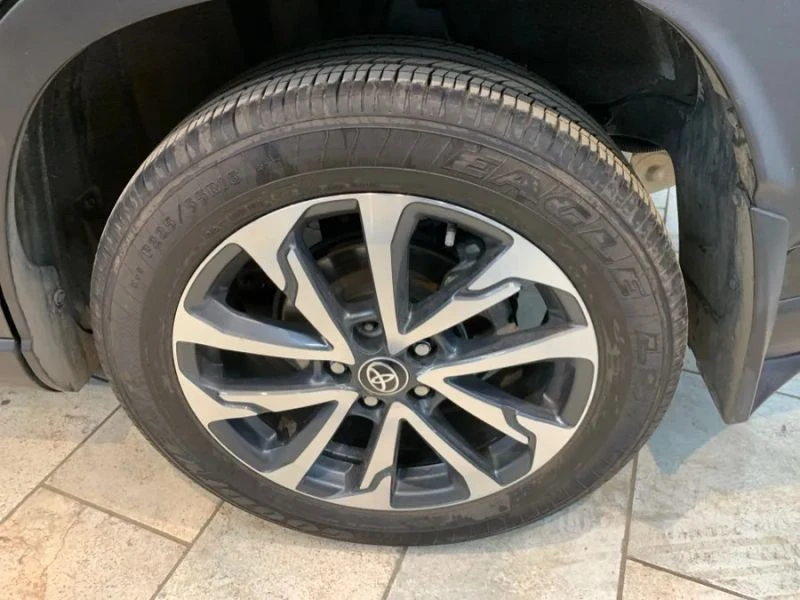 2022 Toyota Corolla Cross - Image 10 of 12