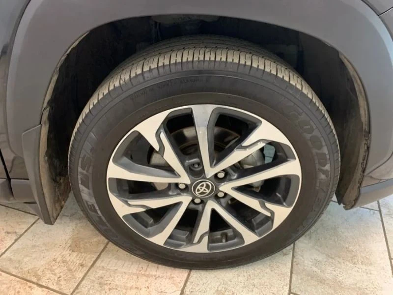 2022 Toyota Corolla Cross - Image 8 of 12