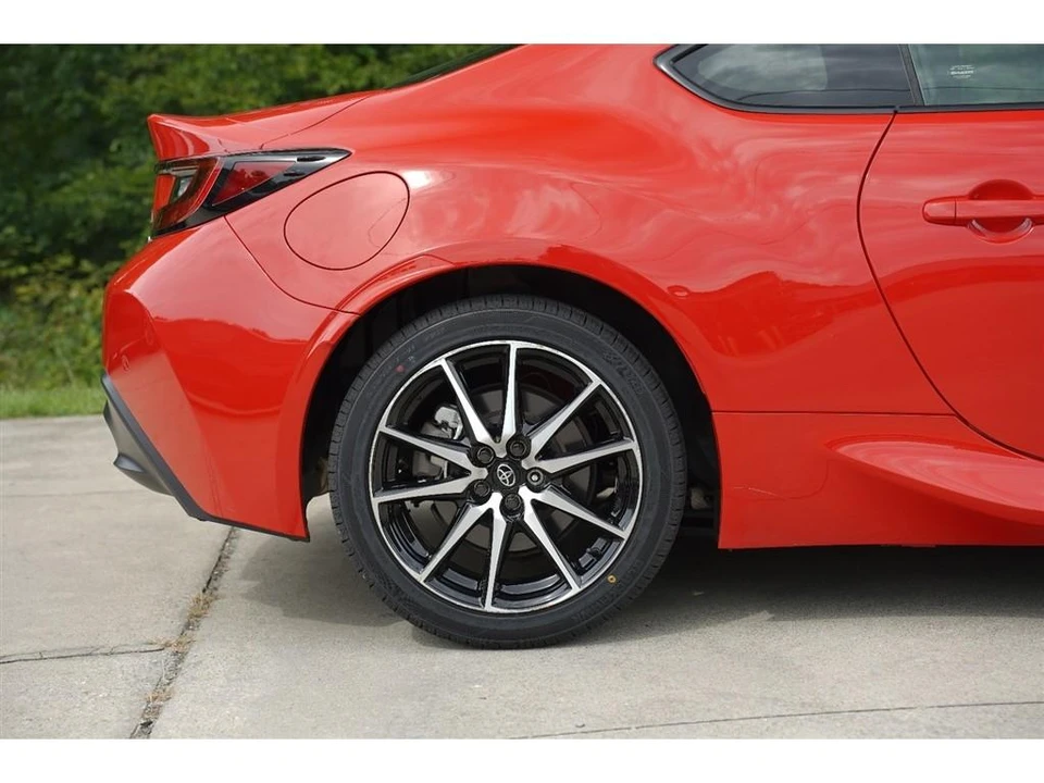 2022 Toyota GR86 2nd Gen - Image 5 of 30