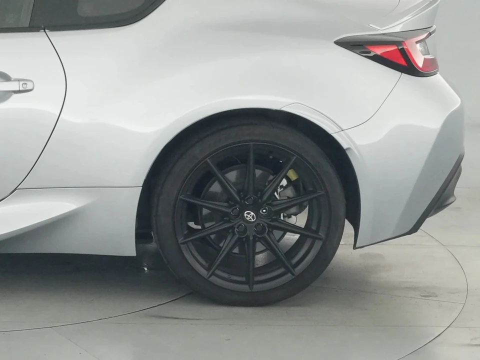 2022 Toyota GR86 2nd Gen - Image 14 of 31