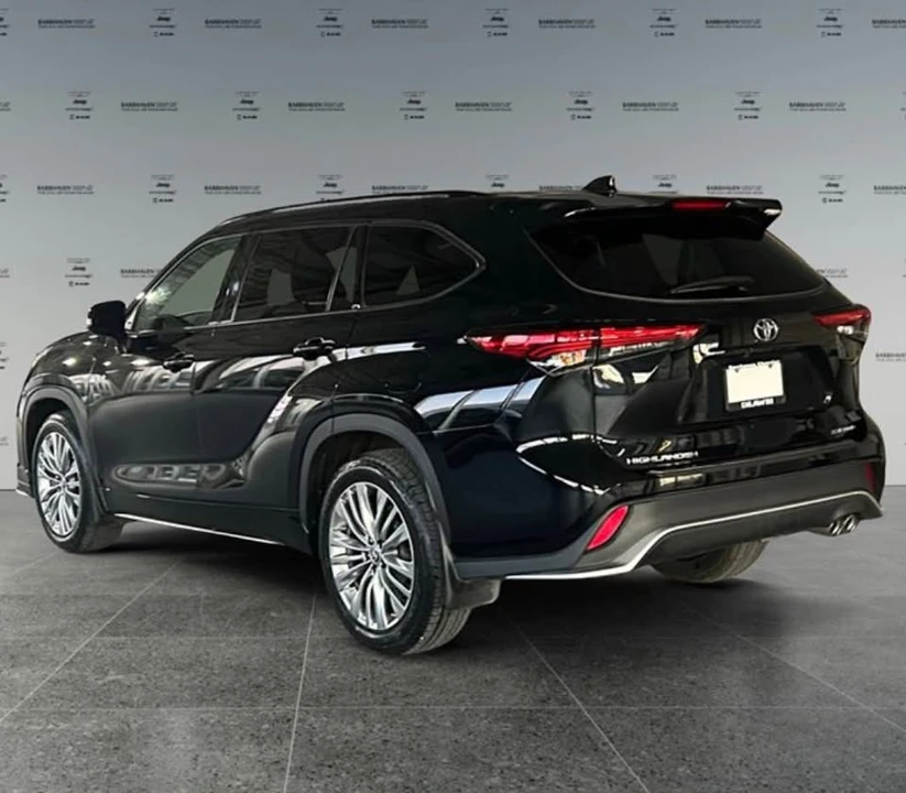 2022 Toyota Highlander - Image 2 of 15