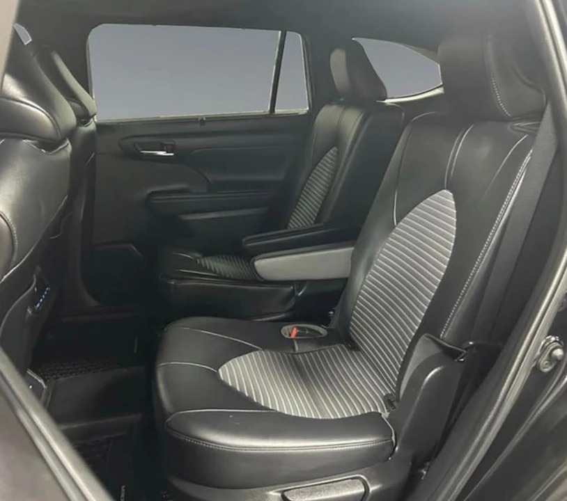 2022 Toyota Highlander - Image 12 of 15