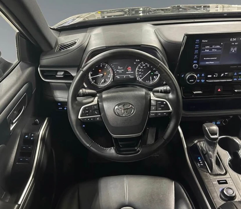 2022 Toyota Highlander - Image 10 of 15