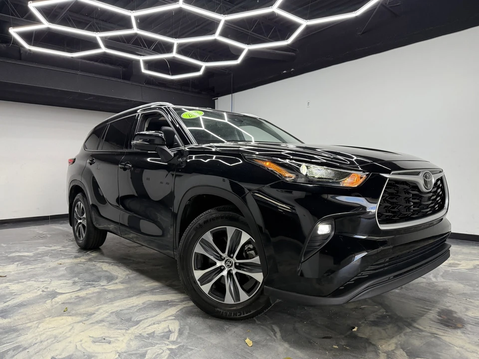 2022 Toyota Highlander - Image 7 of 21