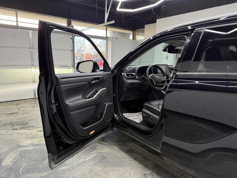 2022 Toyota Highlander - Image 10 of 21