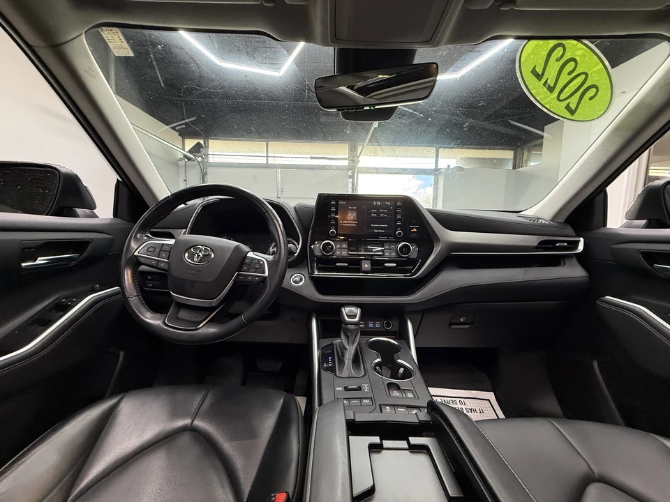 2022 Toyota Highlander - Image 14 of 21