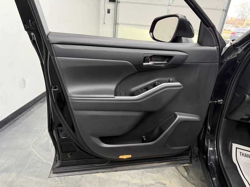 2022 Toyota Highlander - Image 11 of 21