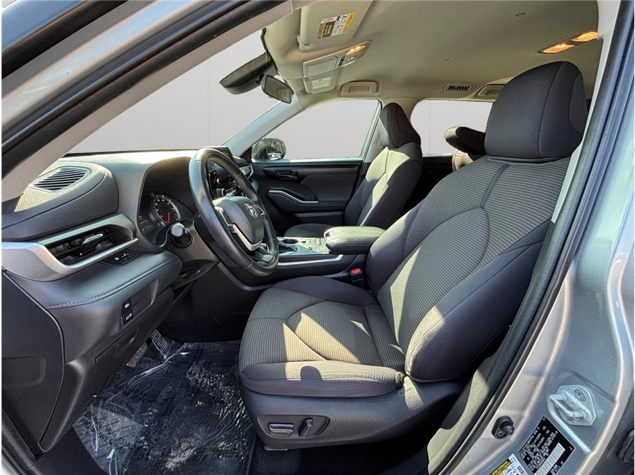 2022 Toyota Highlander - Image 2 of 21