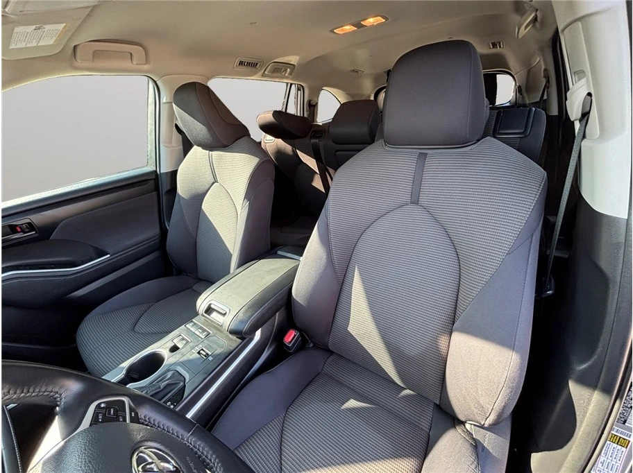 2022 Toyota Highlander - Image 16 of 21