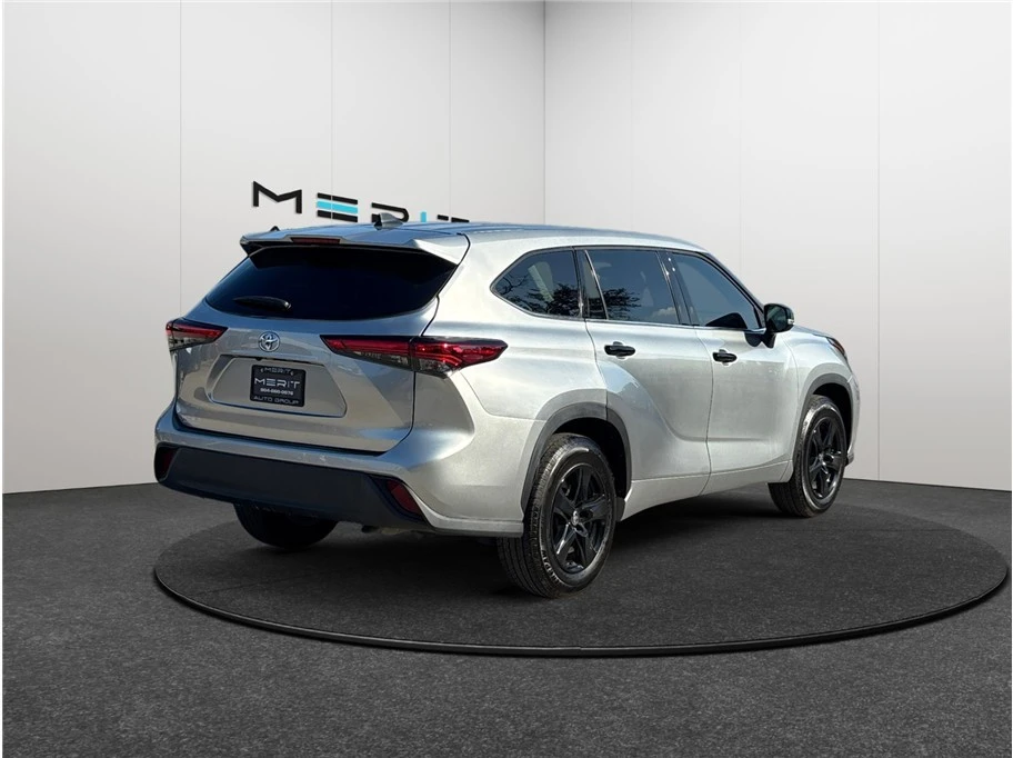 2022 Toyota Highlander - Image 9 of 21