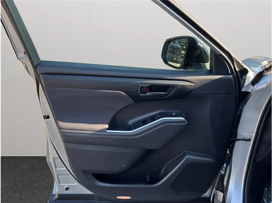 2022 Toyota Highlander - Image 18 of 21