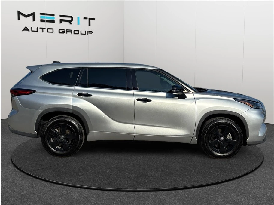 2022 Toyota Highlander - Image 10 of 21