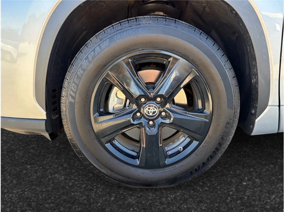 2022 Toyota Highlander - Image 13 of 21