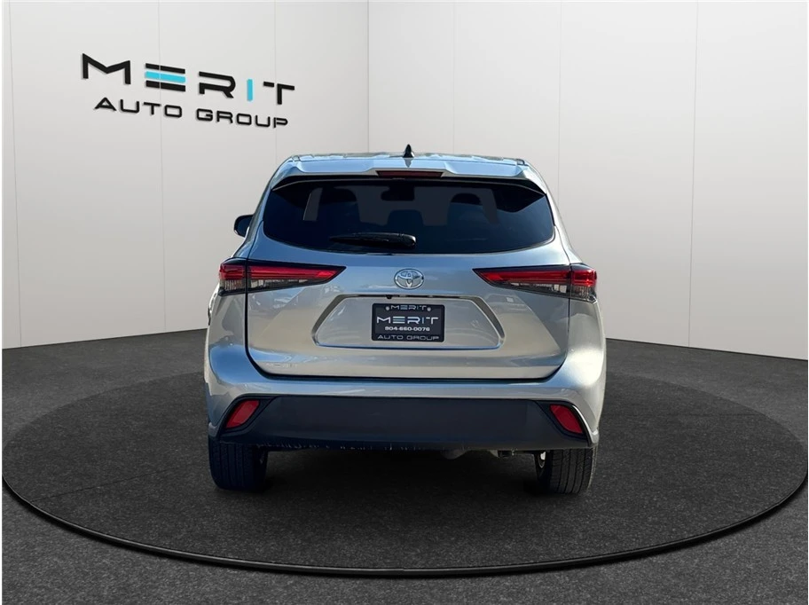 2022 Toyota Highlander - Image 8 of 21