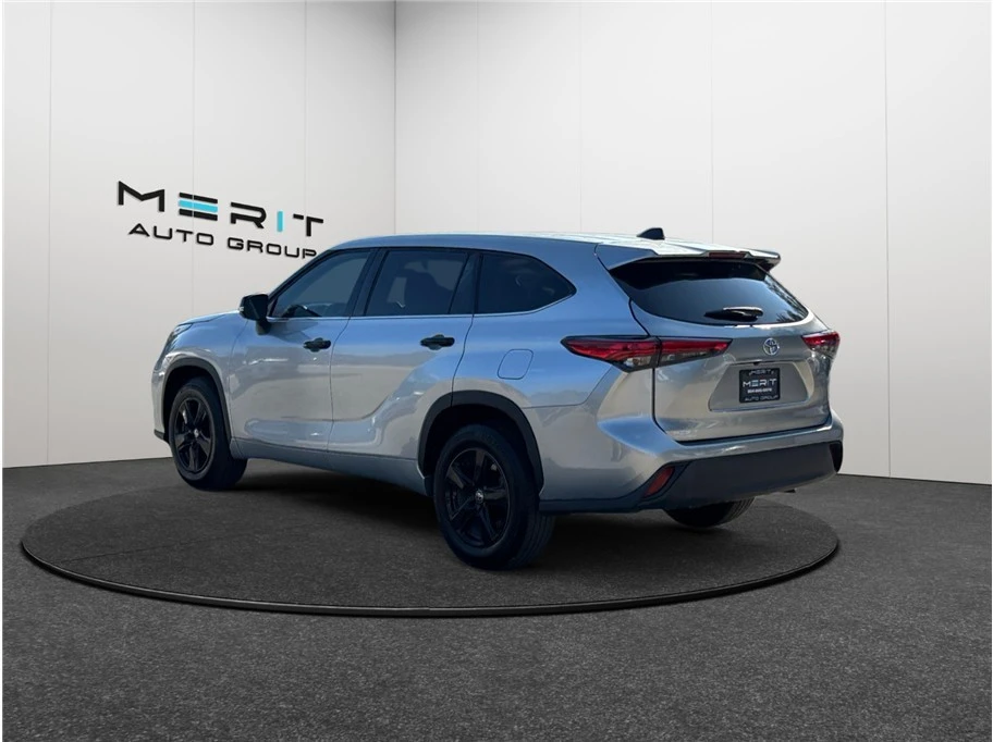 2022 Toyota Highlander - Image 7 of 21
