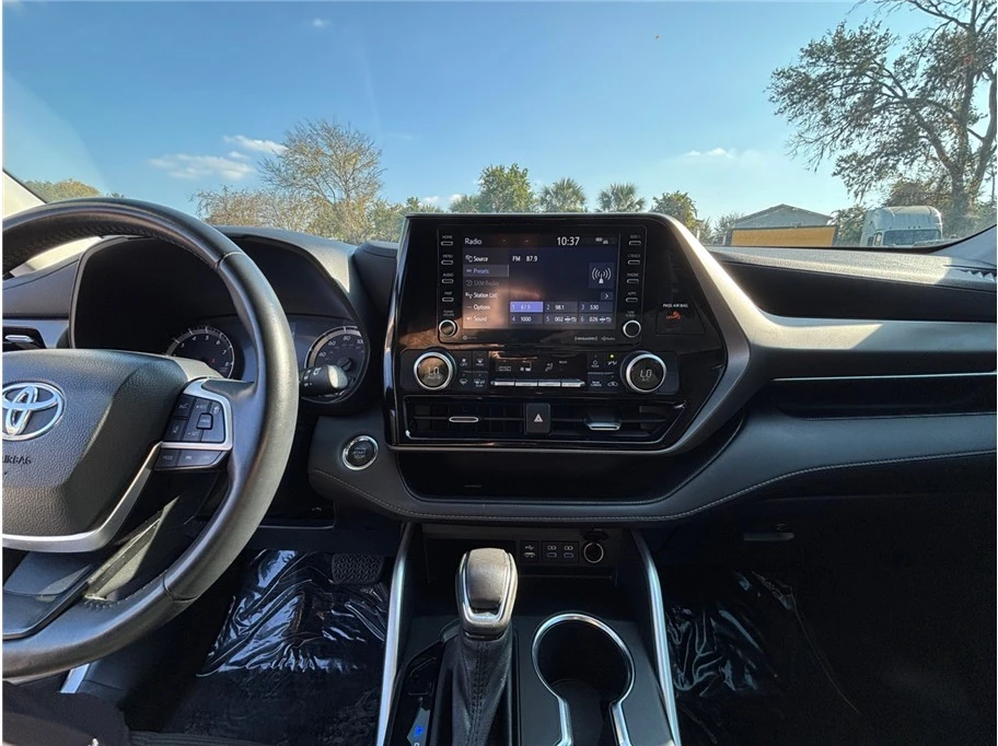 2022 Toyota Highlander - Image 11 of 21