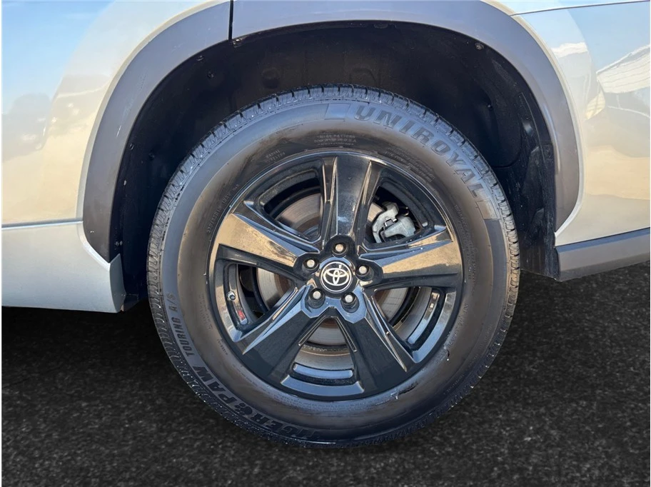 2022 Toyota Highlander - Image 14 of 21