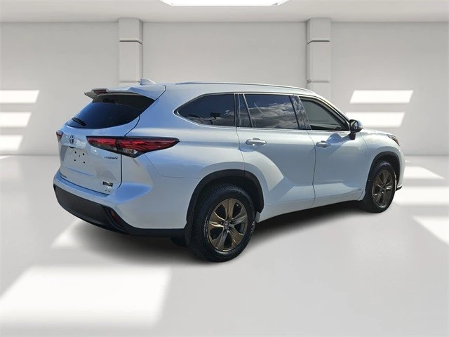 2022 Toyota Highlander - Image 5 of 21