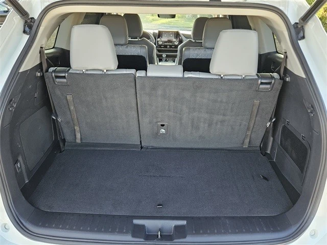 2022 Toyota Highlander - Image 14 of 21