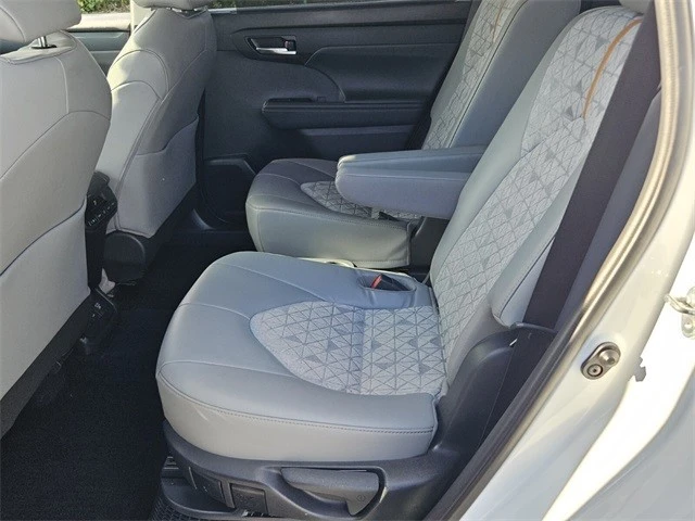 2022 Toyota Highlander - Image 10 of 21