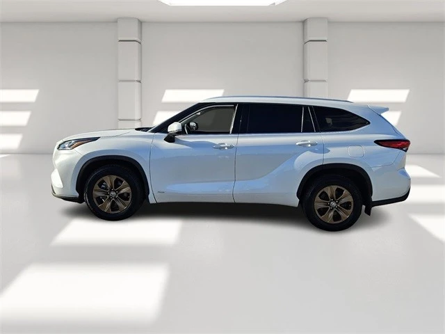 2022 Toyota Highlander - Image 2 of 21